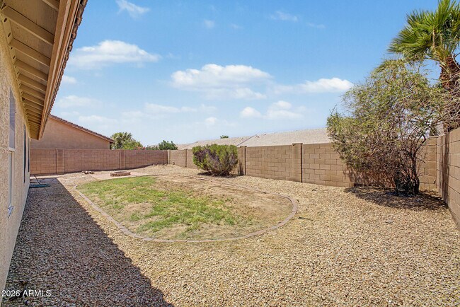 Building Photo - 930 E Harwell Rd