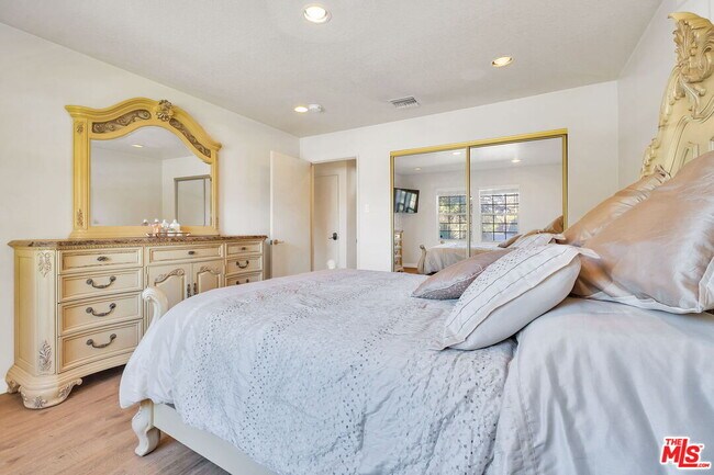 Building Photo - 7121 Arizona Ave