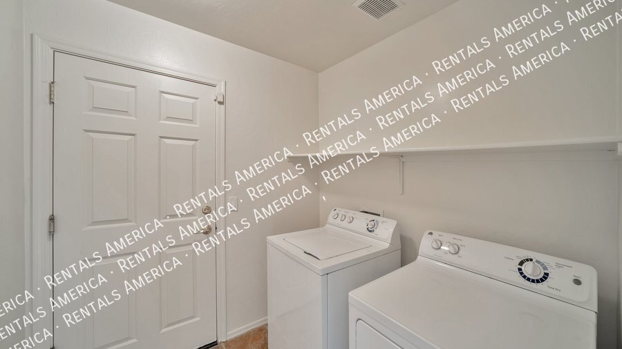 Building Photo - 76 N Desert Stream Dr