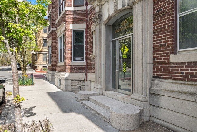 Building Photo - 109 Winchester St