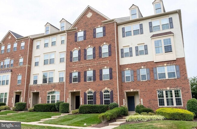 Building Photo - 5822 Oakdale Vlg Rd