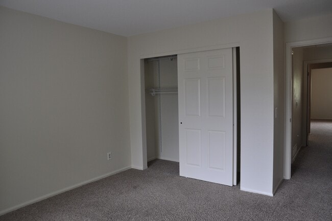 Building Photo - 1443 Briar Cir