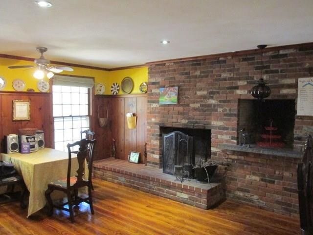 Building Photo - 545 Simsbury Rd