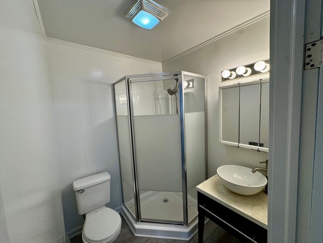 Building Photo - 5 Bed + Bonus Room House | Across from Park | 3 Stories | $1,450