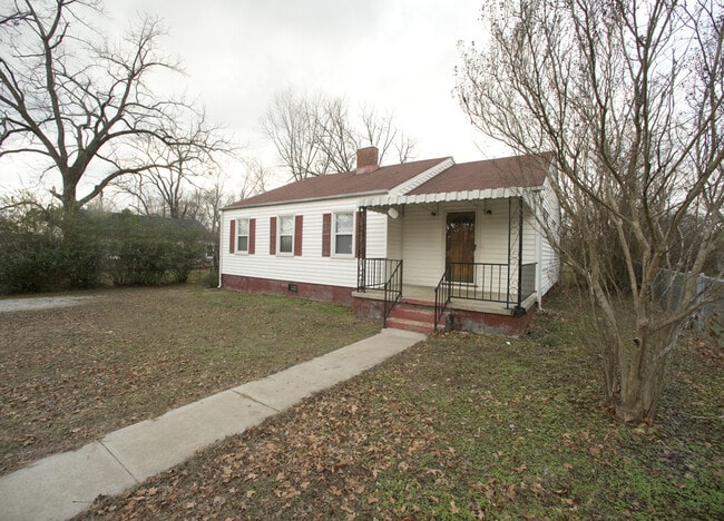 Building Photo - Available 12/29/25 with a Move- In- Special! -Charming 3 Bedroom Home.