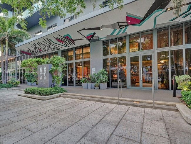 Building Photo - 121 NE 34th St