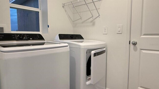 Building Photo - 8195 SW 45th Ct