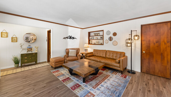 Building Photo - 54700 S Circle Dr