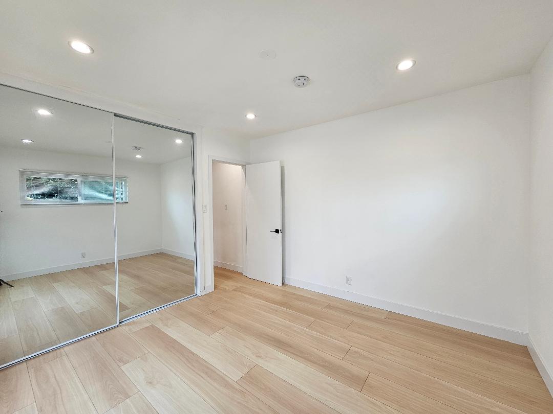 Building Photo - 7102 S La Cienega Blvd