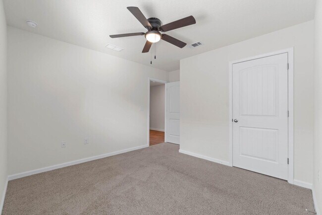 Building Photo - 1047 Limpkin St