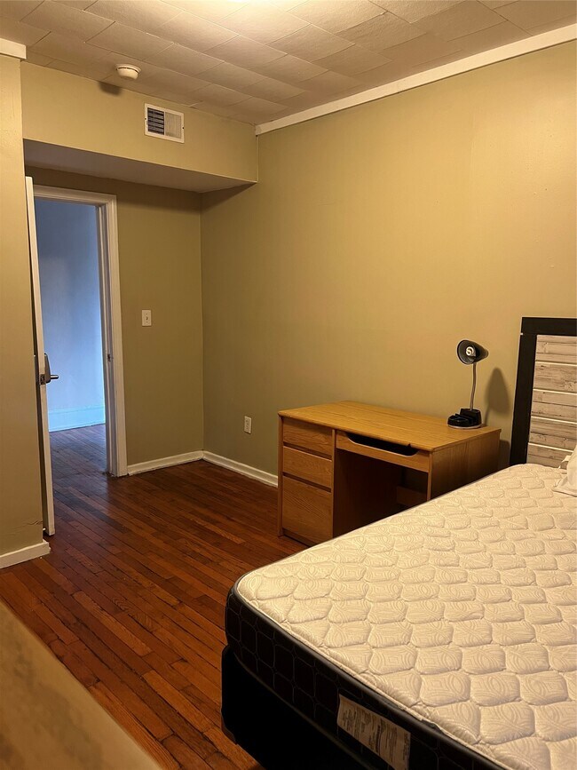 Building Photo - 47 Carroll St