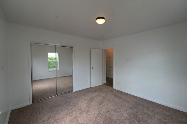 Building Photo - 917 ALAMEDA WU