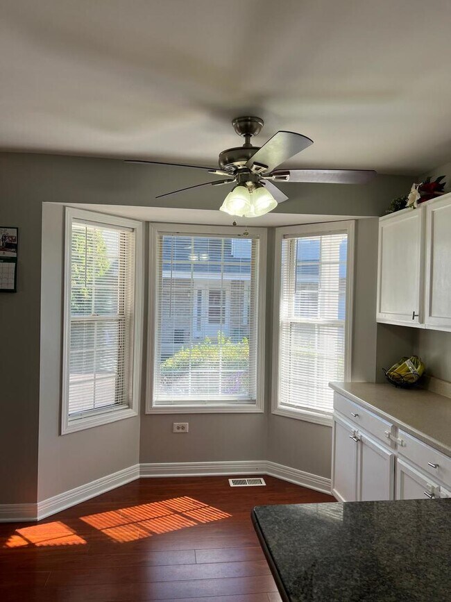 Building Photo - 3496 Willowview Ct