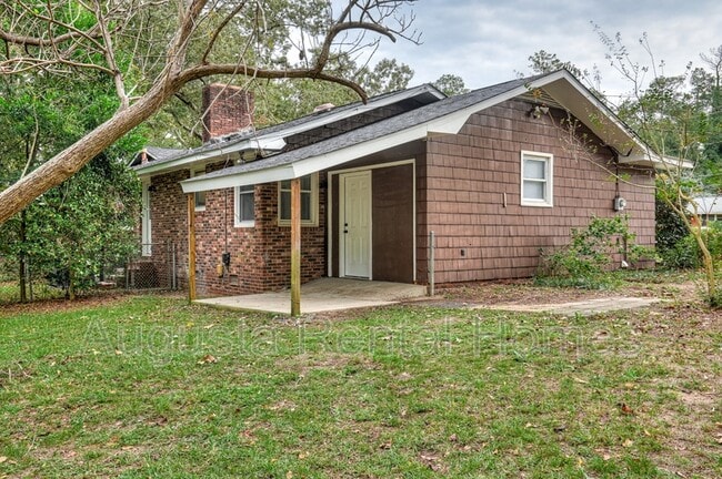 Building Photo - 323 Pineview Dr