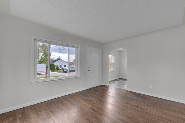 Building Photo - 18333 Beechwood St