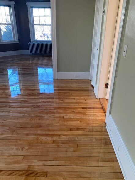 Building Photo - 468 Massasoit Rd