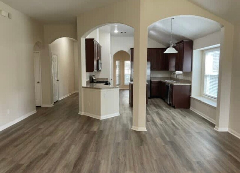 Building Photo - 25 Mira Loma Dr