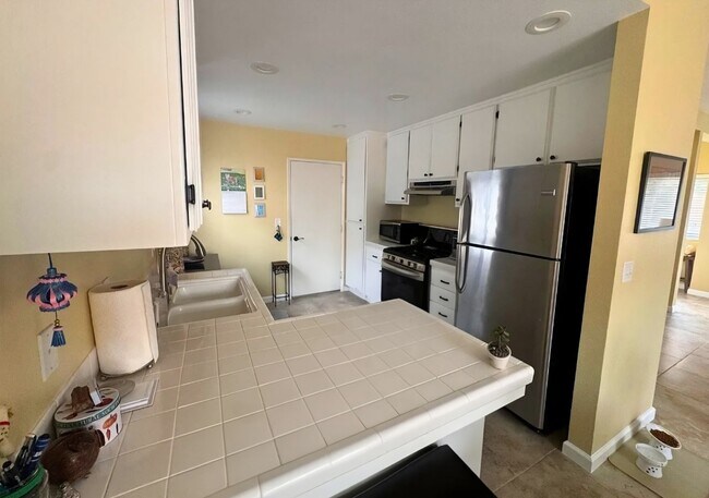 Building Photo - 3BD 2.5BA In Santa Maria, CA