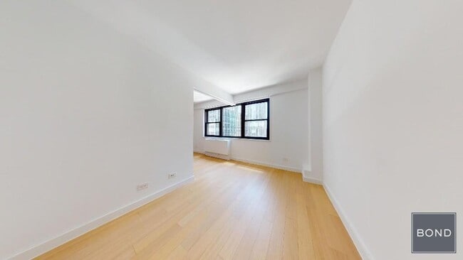 Building Photo - 222 E 39th St