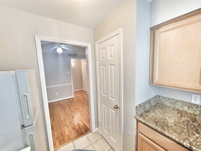 Building Photo - 1522 Yale St