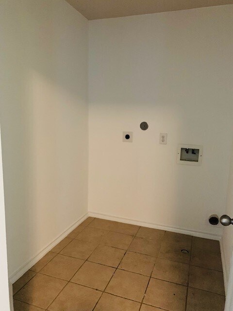 Building Photo - 5042 Canyon Blanco Dr