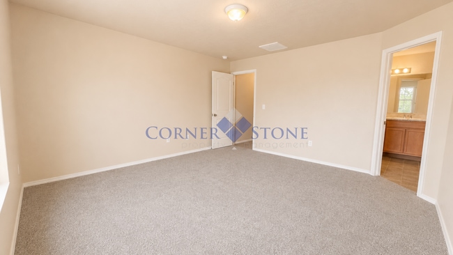 Building Photo - Large 4 Bedroom Home with Bonus Room!