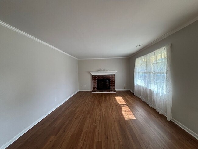 Building Photo - Windsor Oaks West