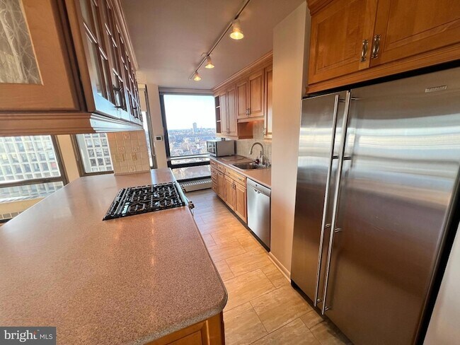 Building Photo - 200 Locust St