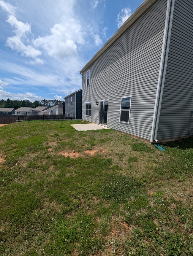 Building Photo - 2753 Red Barn Rd