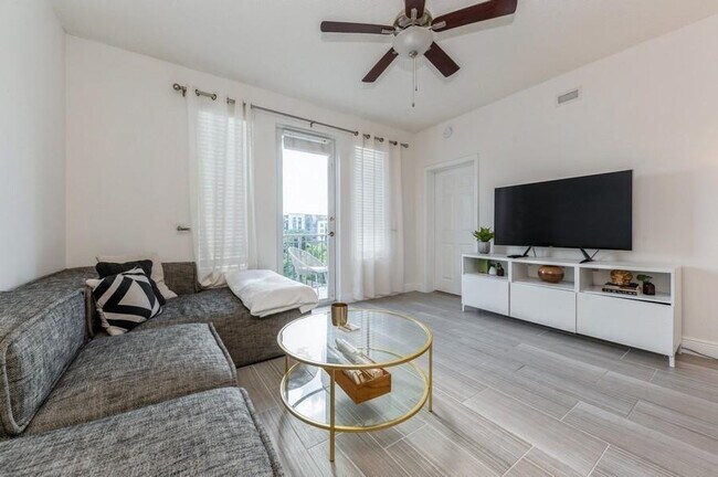 Building Photo - 533 NE 3rd Ave