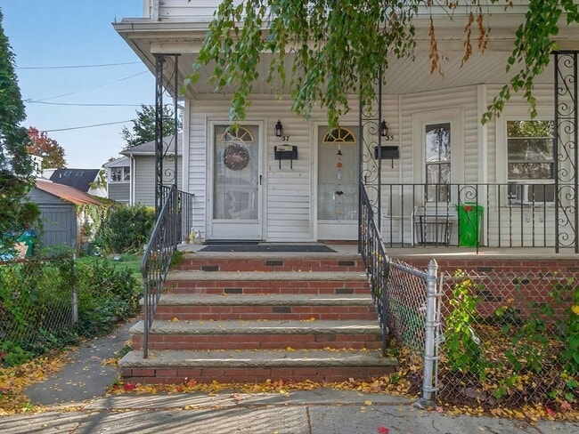 Building Photo - 35 Hancock St