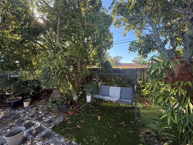 Building Photo - 1350 NE 134th St