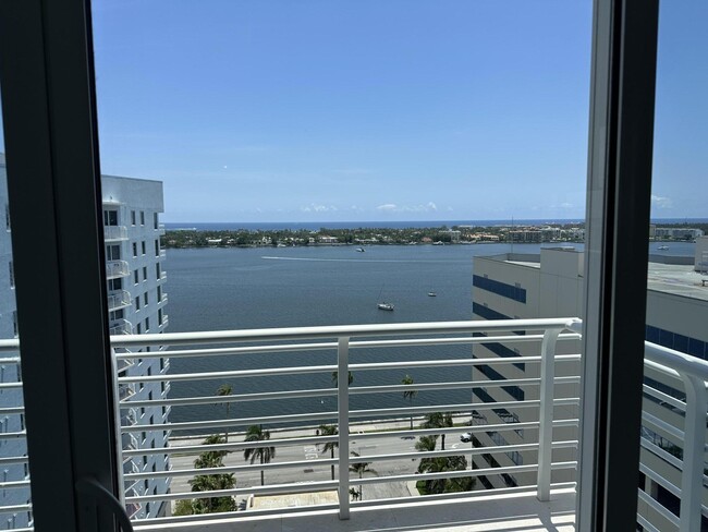 Building Photo - 1551 N Flagler Dr