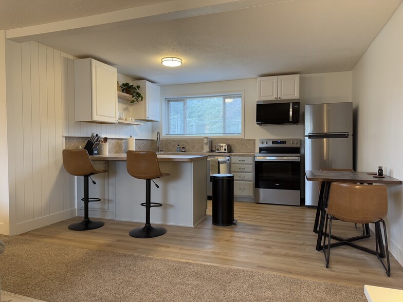 Building Photo - 2260 Richards Ave