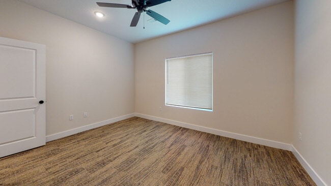 Building Photo - 1119 N Broadview Ln