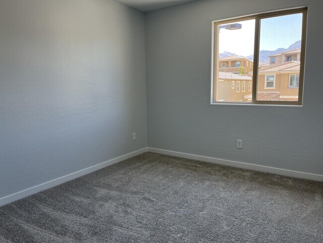 Building Photo - 396 Purple Sandpiper St