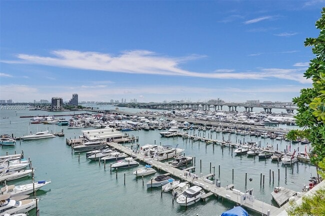 Building Photo - 1717 N Bayshore Dr