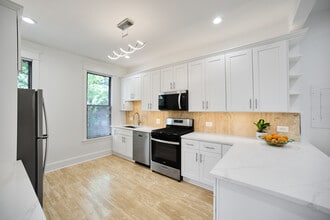 Building Photo - 858 W Armitage Ave