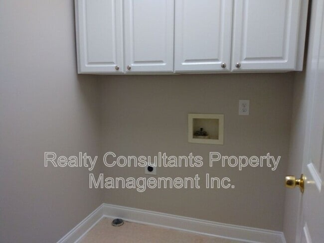 Building Photo - 7106 Holly Glen Ct