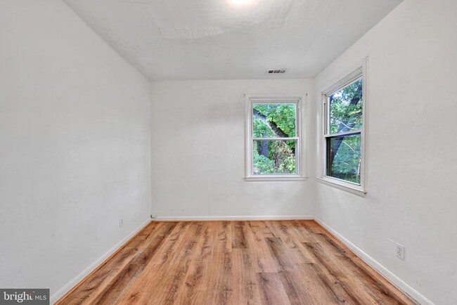 Building Photo - 811 Seagrove Rd