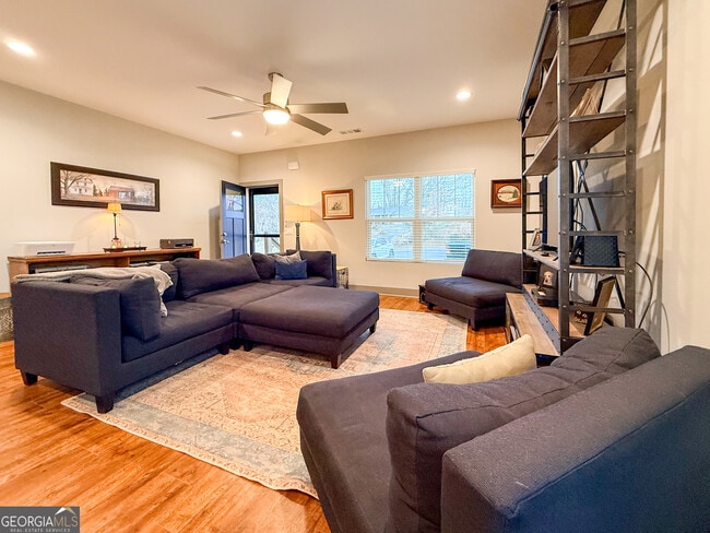 Building Photo - 270 Townview Dr