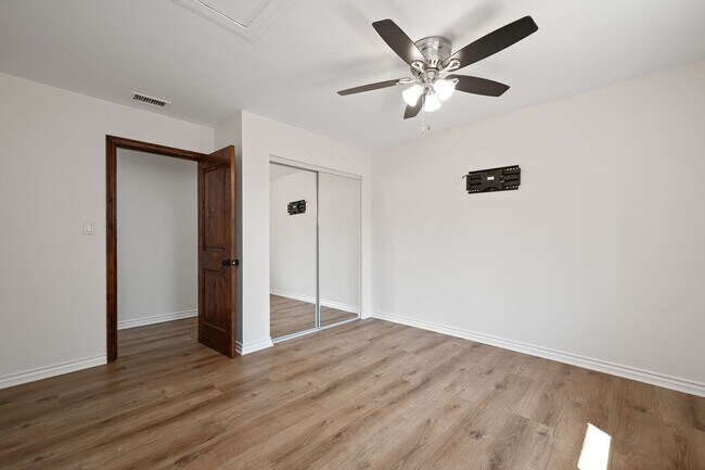 Building Photo - **724 E Cypress Ave Glendora** 4 bedroom 2 bath !!2 weeks free OAC!!