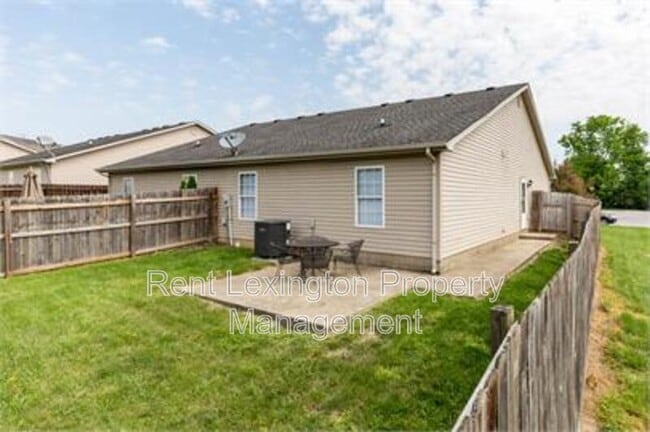 Building Photo - 300 Elkchester Cir