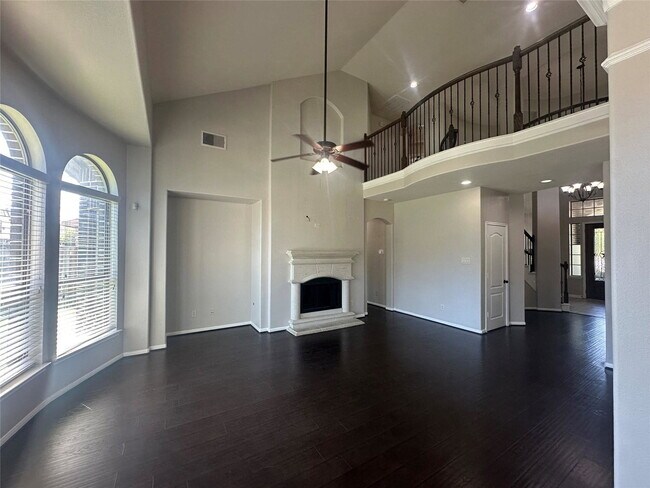 Building Photo - Spear Trail Court, Rosharon, TX 77583 - 4 BR 2.5 BA single-family home