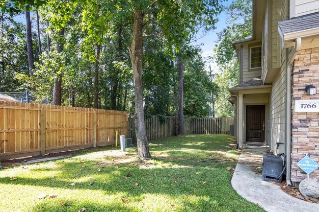 Building Photo - 1766 Parkside Shrs Ln