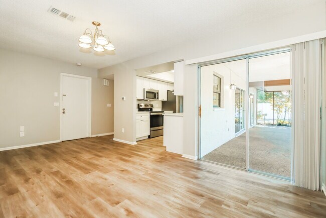 Building Photo - 113 Timber Cir