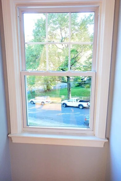 Building Photo - 910 Kennebec Ave