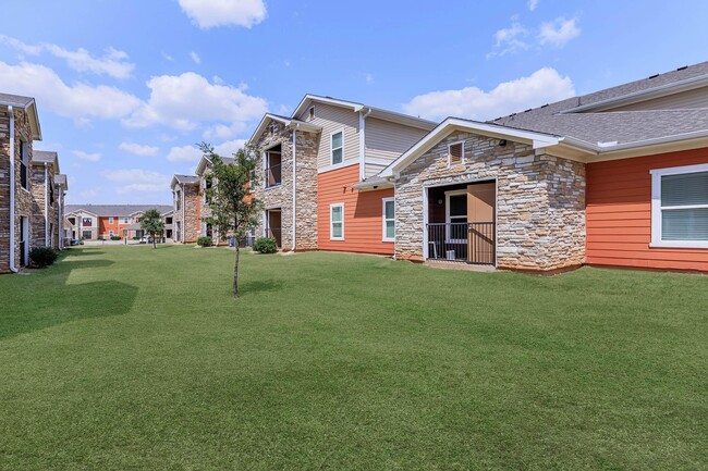 Building Photo - Royal Gardens Wichita Falls