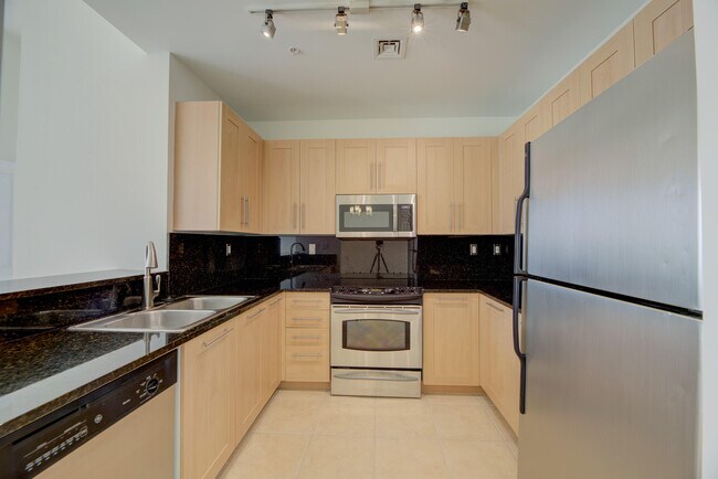 Building Photo - 511 SE 5 Ave