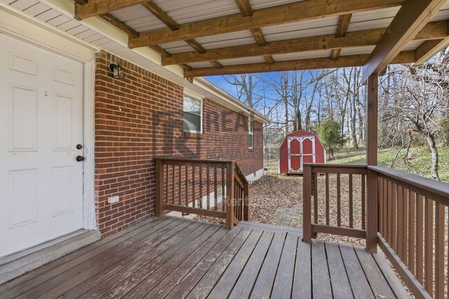 Building Photo - 1527 Cherry Tree Dr